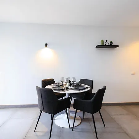 Modern 2 Bed Sea View Pool Access أذيخي