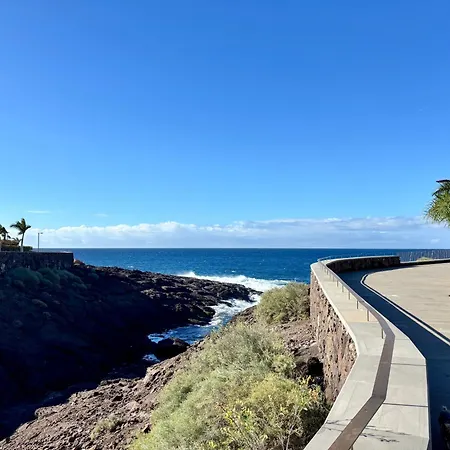 Modern 2 Bed Sea View Pool Access Apartmán *