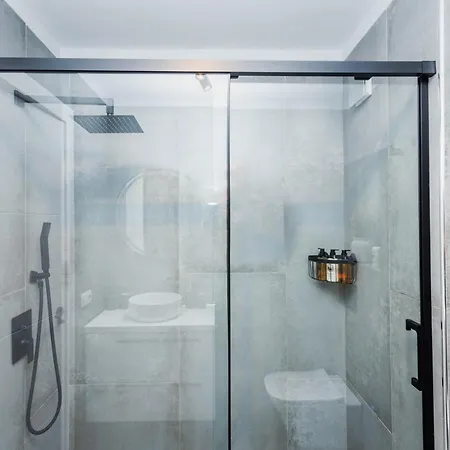 Apartman Modern 2 Bed Sea View Pool Access